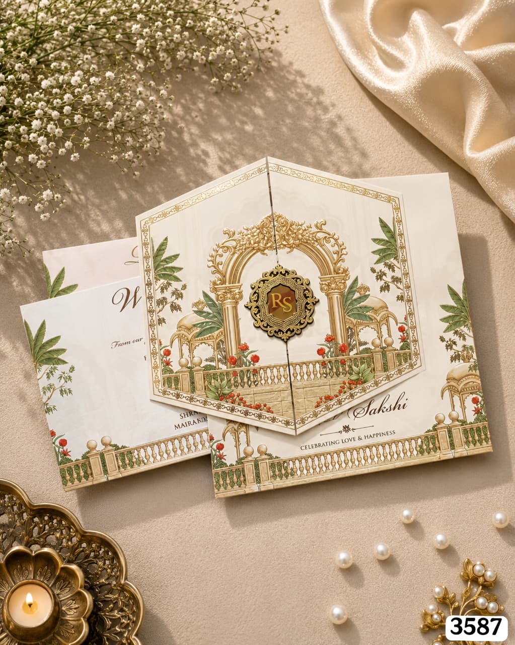 Hexagonal Royal Balcony Gatefold Suite